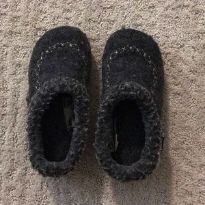 Kamik slippers